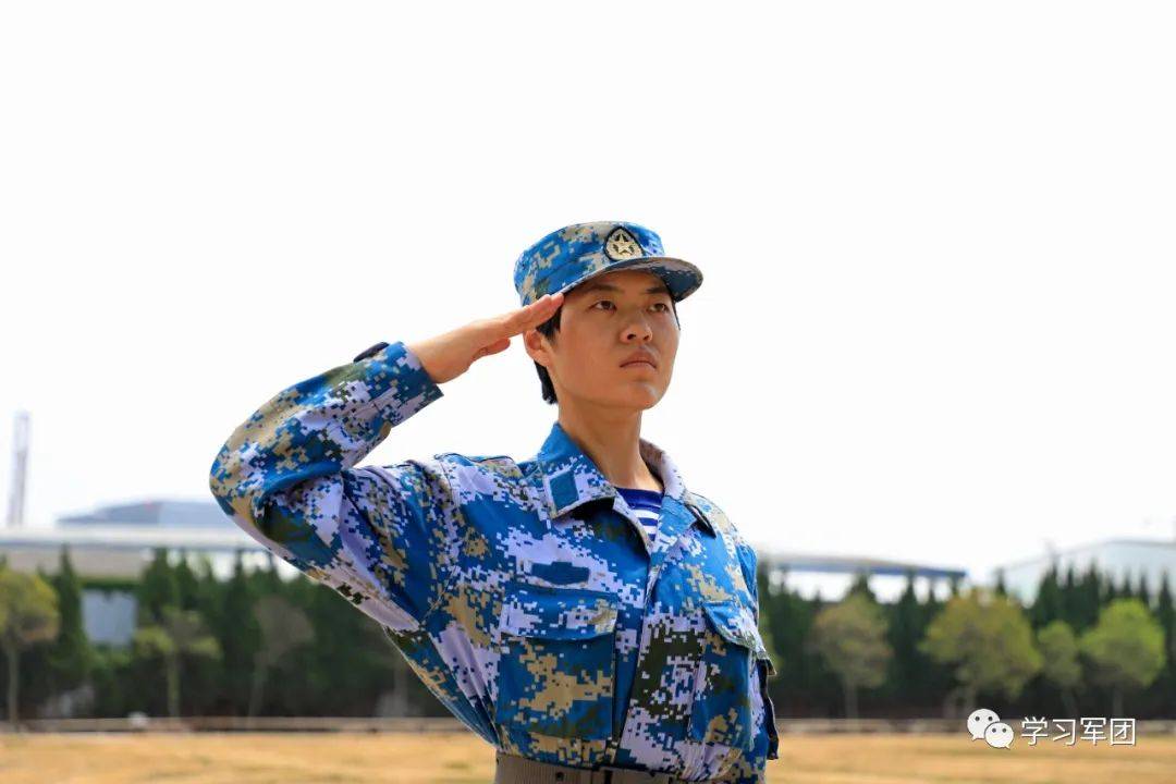 "蓝刃女兵"!这位女博士有了新身份_刘畅_新兵_成绩