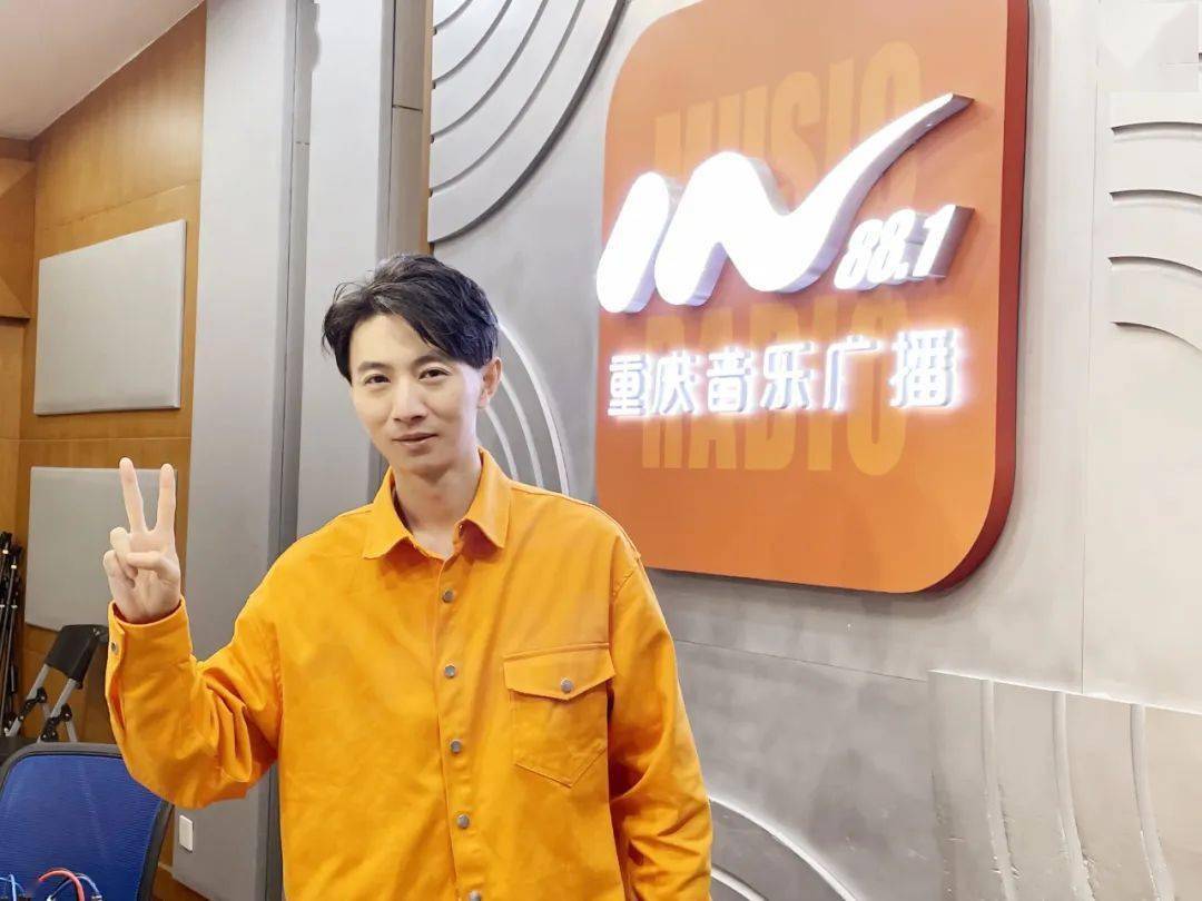 著名配音导演配音演员郑希做客风尚881为第十三届中华少儿配音大赛打