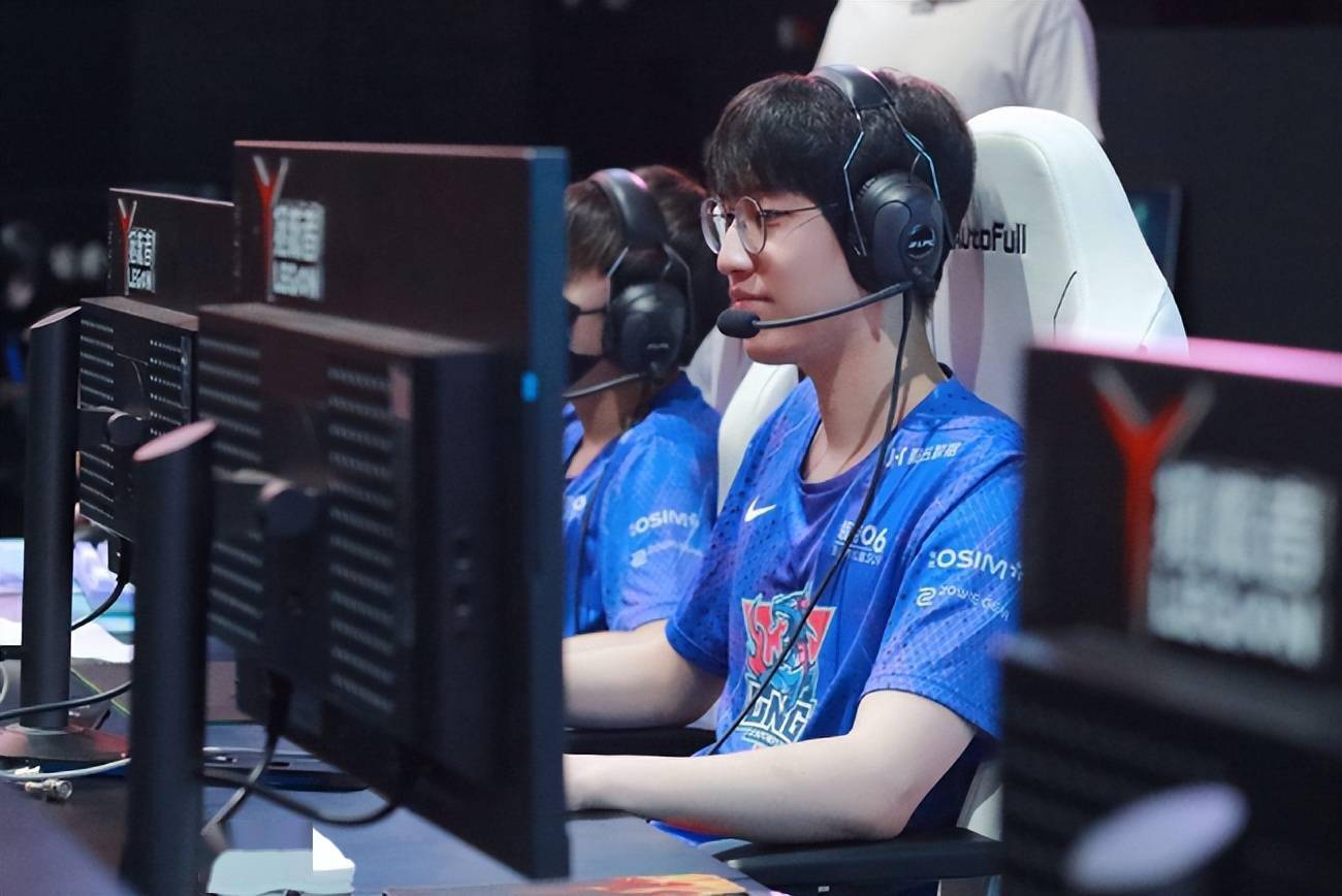 大电竞专访lng打野tarzan没学过画画最自信的画作是哆啦a梦