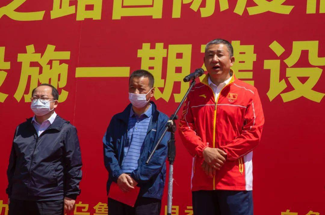 开工仪式上,丝绸之路国际度假区董事长李建宏介绍了项目的基本情况