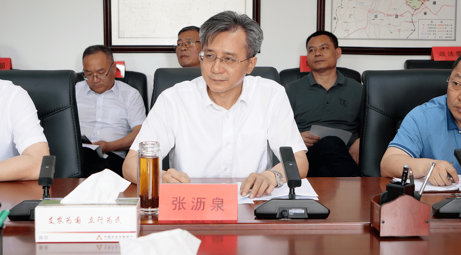 我县举行六月份招商引资项目集中签约仪式签约4个项目总投资达137亿元