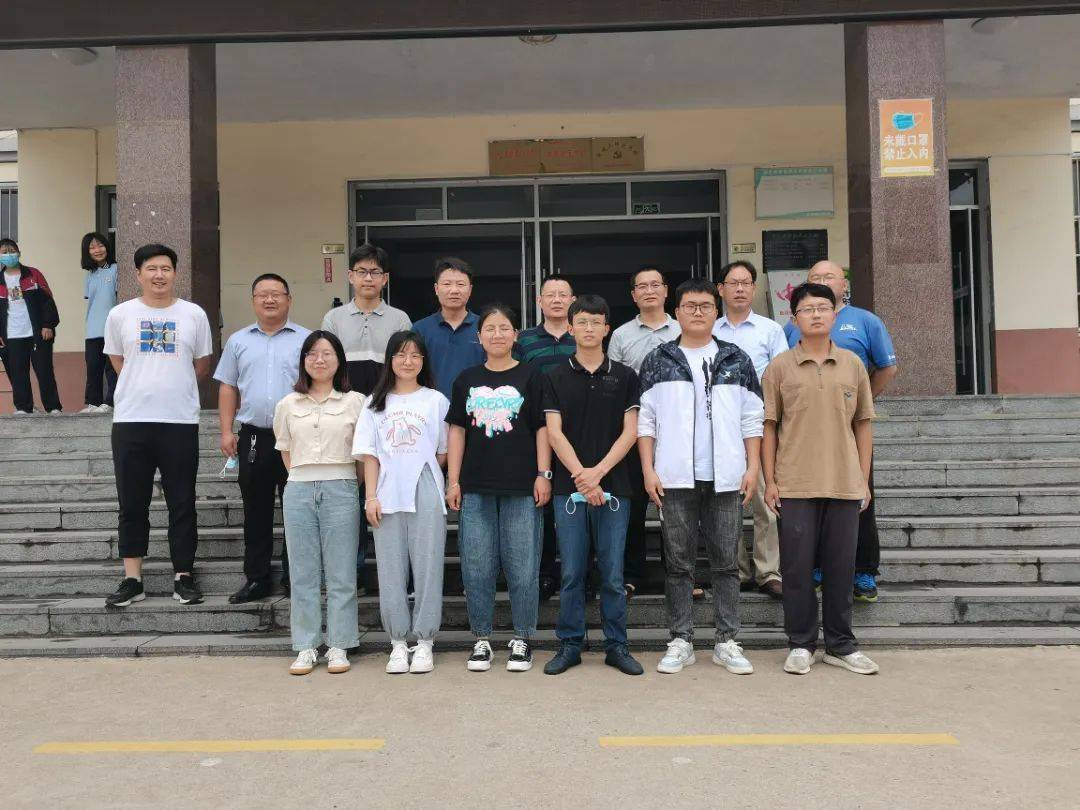 文学院参加建校81周年升旗仪式● 山东大学胡友峰教授应邀为我院