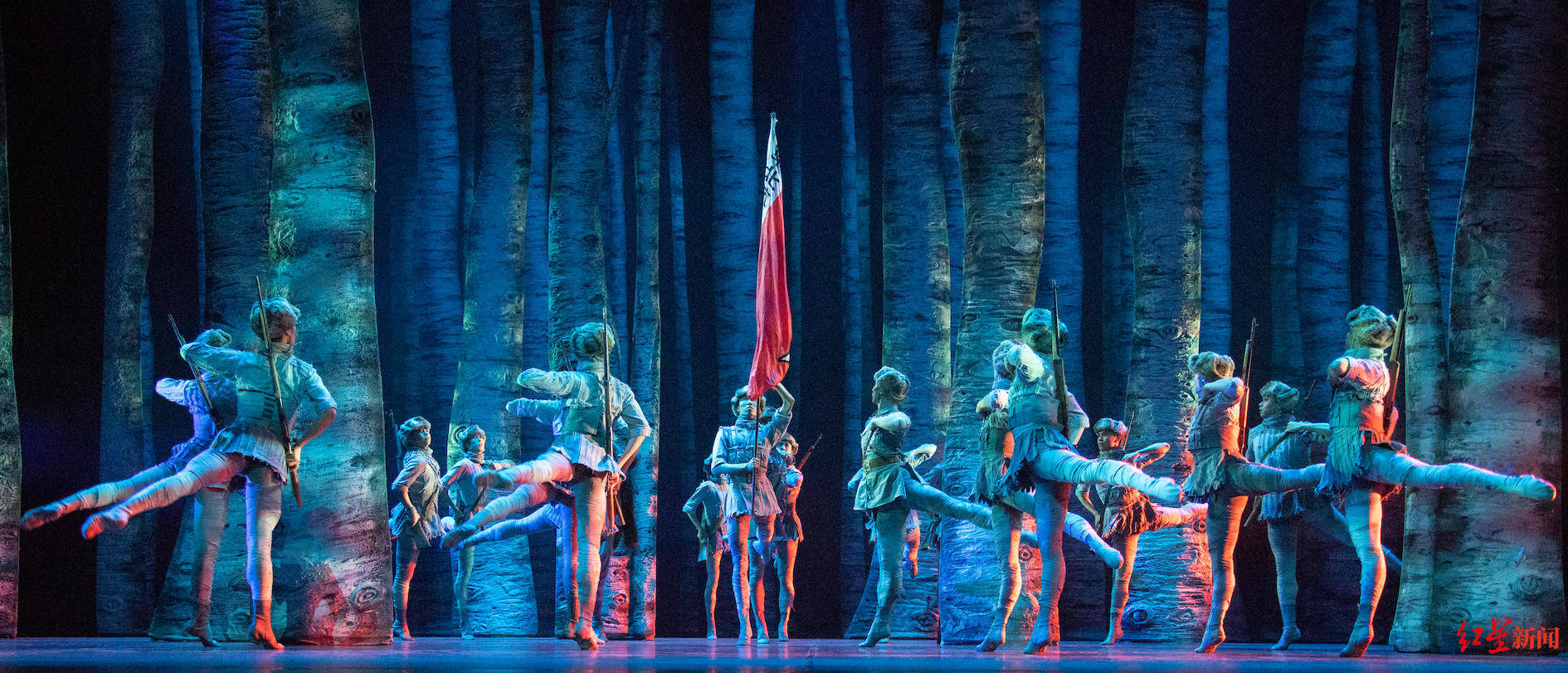 《八女投江》加入东北秧歌以及朝鲜族舞蹈"阿里郎",让故事浪漫中有