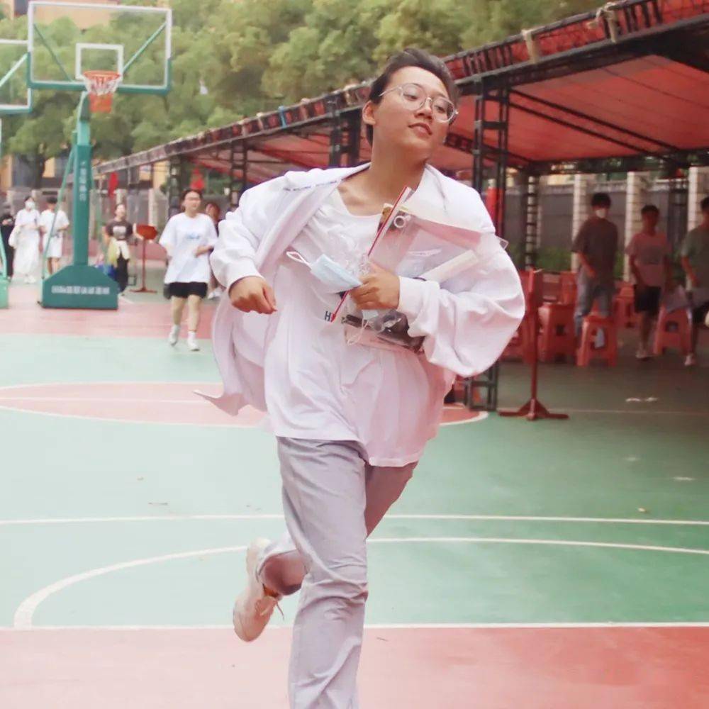 花式送考爱心护航一组图回顾常德市二中的送考故事