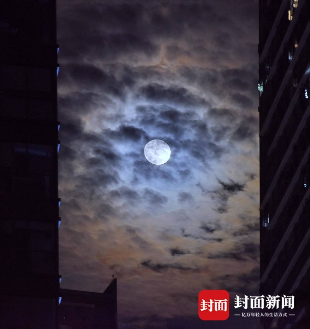 终于等到你 今晚“超级月亮”现身蓉城夜空｜图集