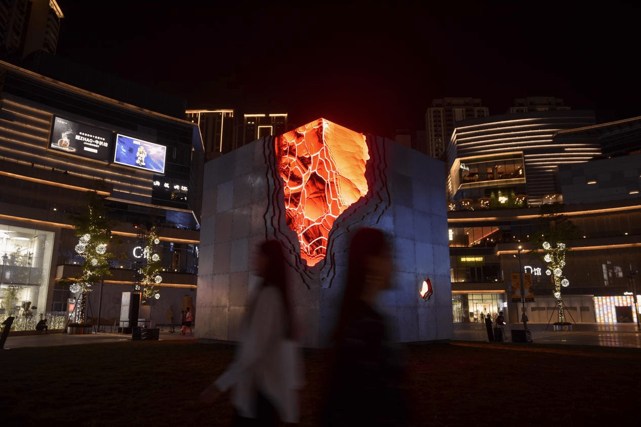 成都万象城十周年时空剥落05大型新媒体艺术装置成都首亮相