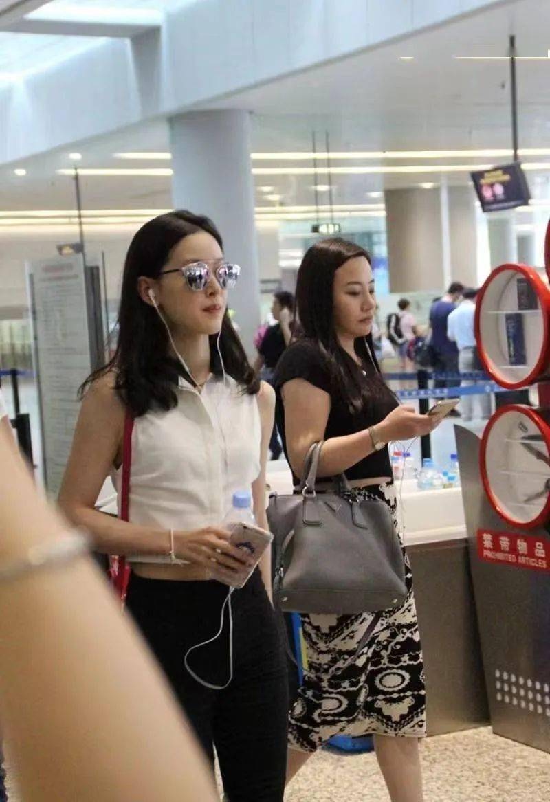 章泽天身材让人叹为观止穿露脐装又甜又酷肌肉线条好迷人