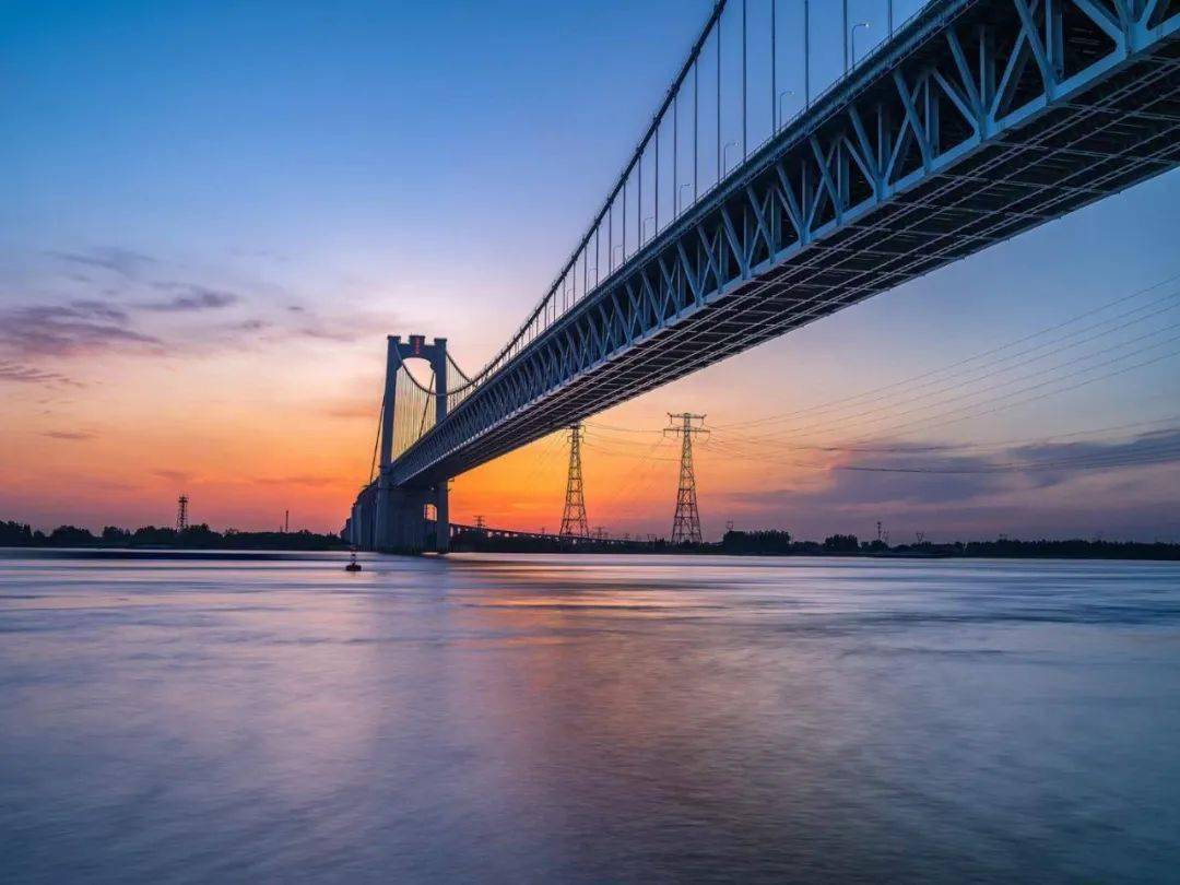 五峰山长江大桥这一幕!绝对让你眼前一亮!_大路_镇江_新区