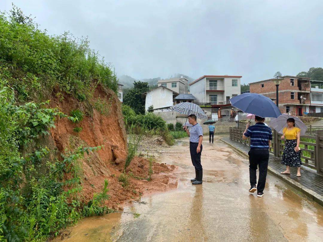 携手同行 风雨同舟—下坝乡驻村第一书记吴伟贤