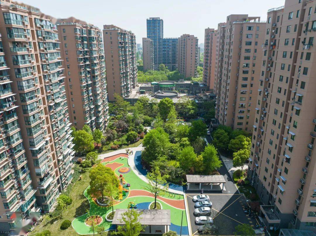 改造脚步不停2021年,全区改造完成缤纷北苑,白马湖小区白鹤苑,滨康