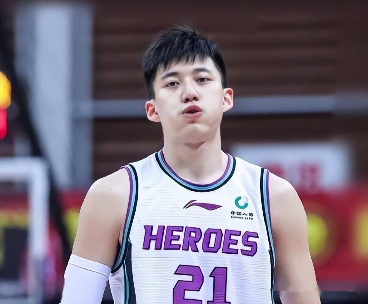 4消息男篮举行热身赛青岛篮球圣地北控集结司坤正式离队