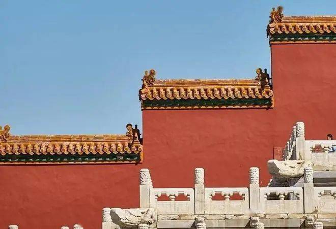 为什么故宫明明是红墙，却被叫做紫禁城？看完恍然大悟！