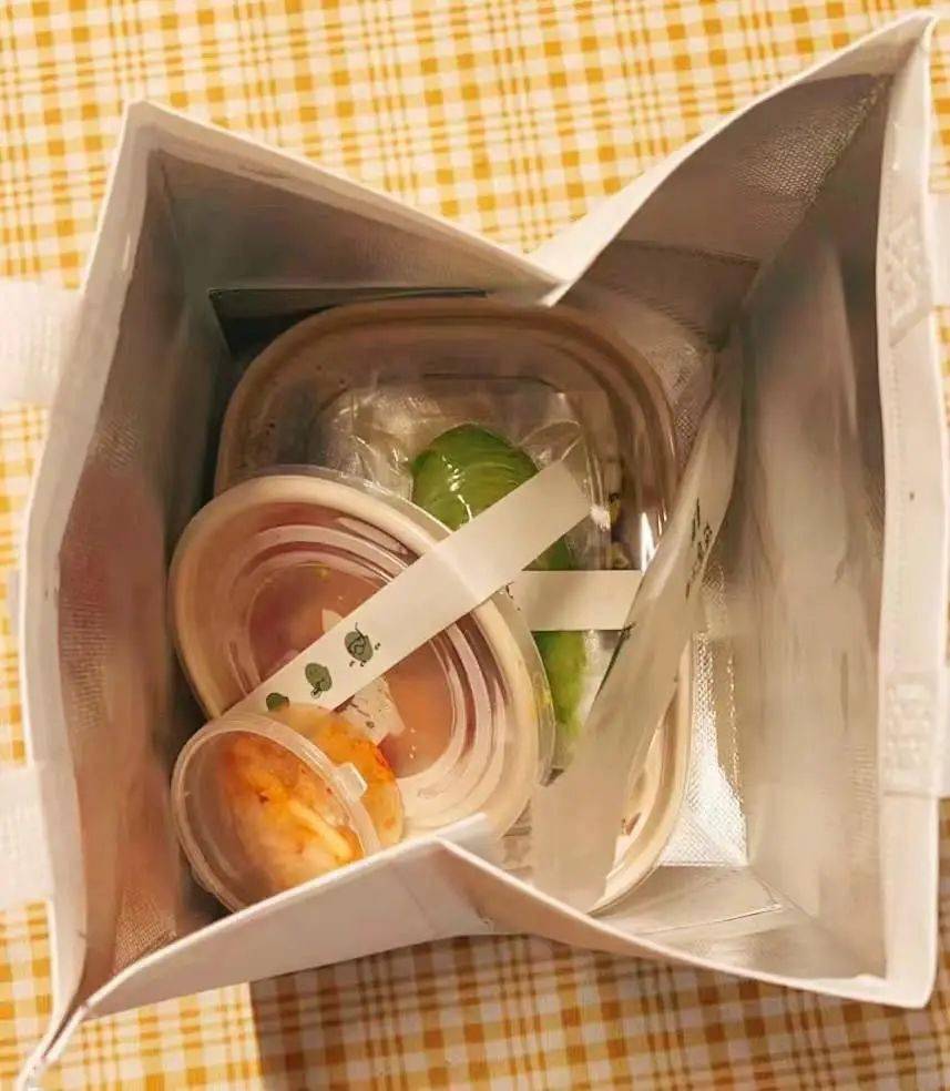 煲仔饭真的送煲三份点心配桌布点外卖如拆盲盒浪费吗