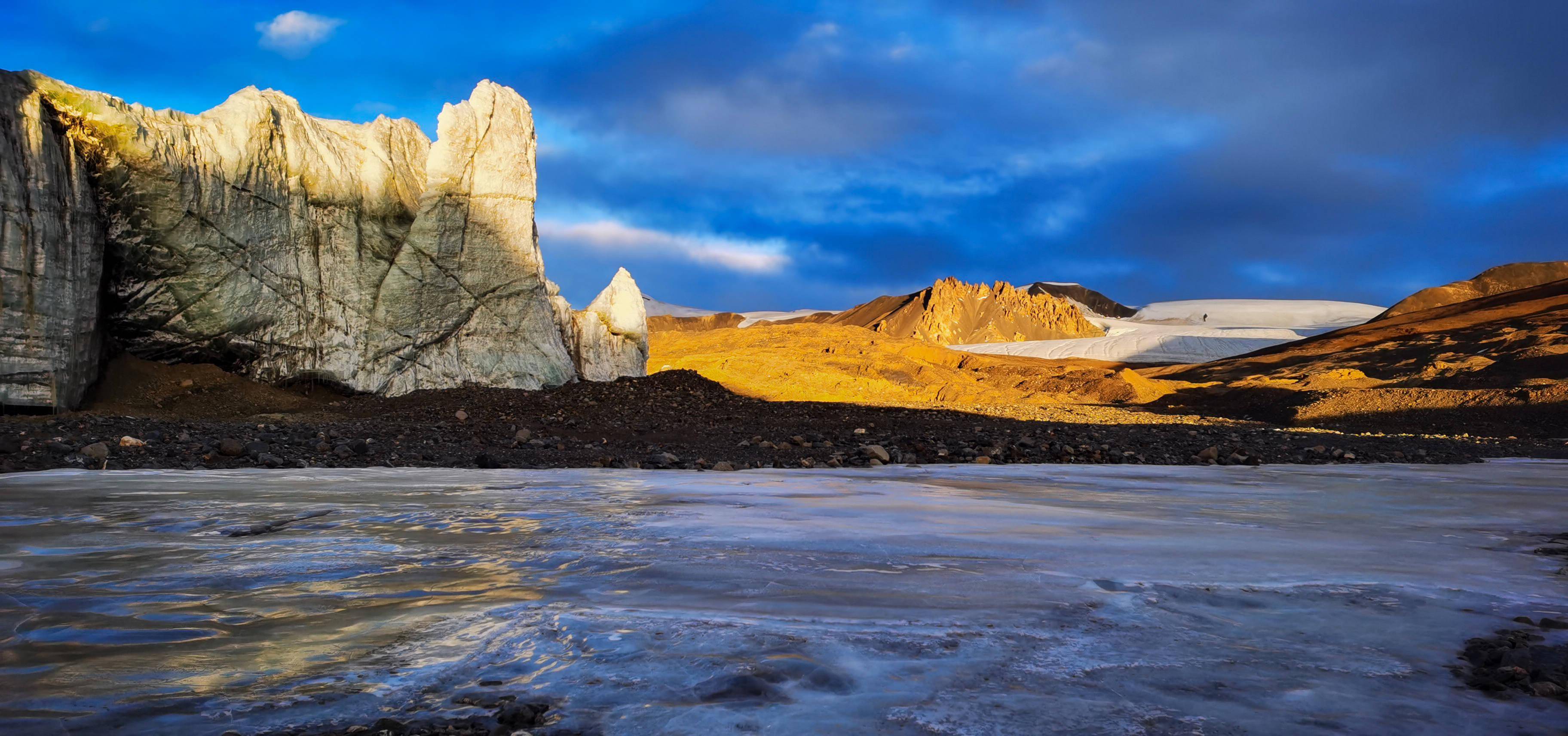 守护生命源泉这是2021年1月15日在西藏那曲市拍摄的普若岗日冰川(手机