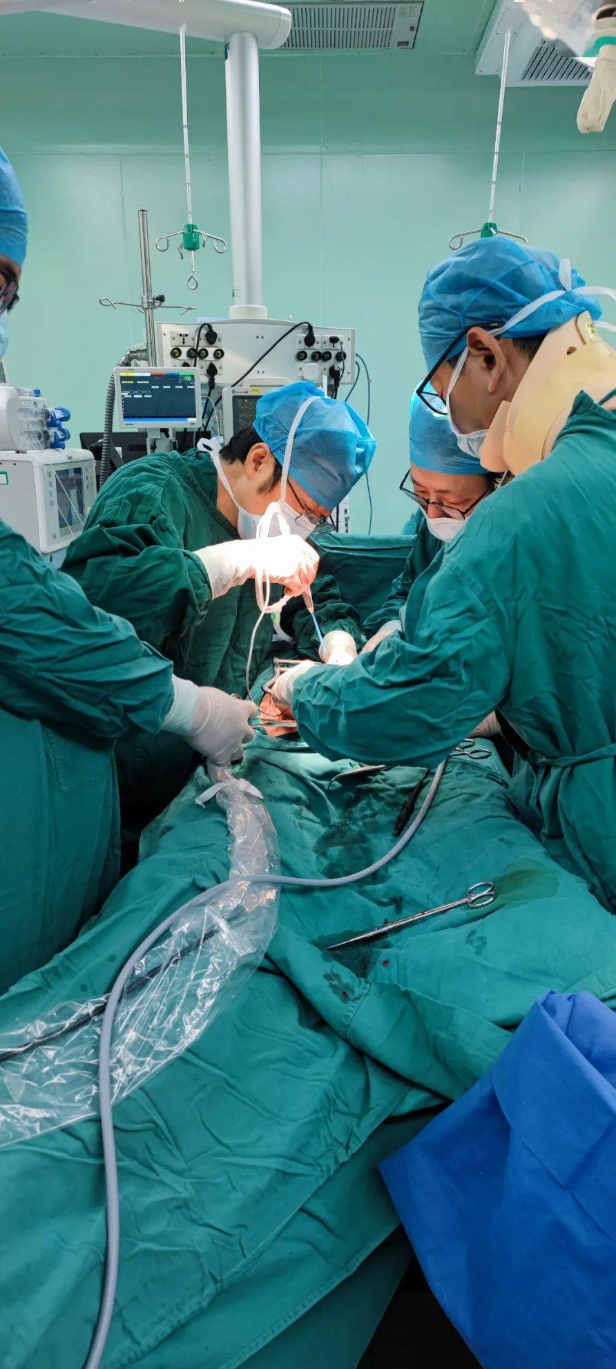 针对马某的特殊情况,蒋志龙主任组织科室人员进行认真讨论,做足术前