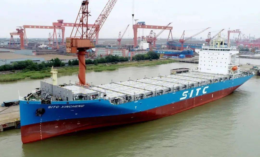 系列船第十艘新扬子为海丰国际建造的2400teu集装箱船sitcxincheng轮