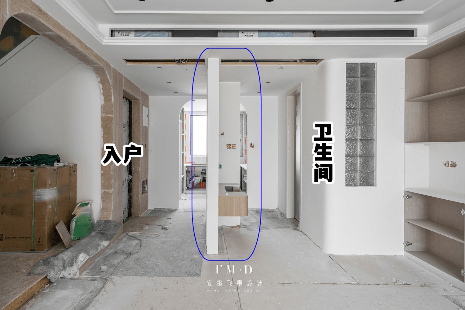 入戶正對著衛生間門僅靠一堵假牆搞定而且還自帶多功能