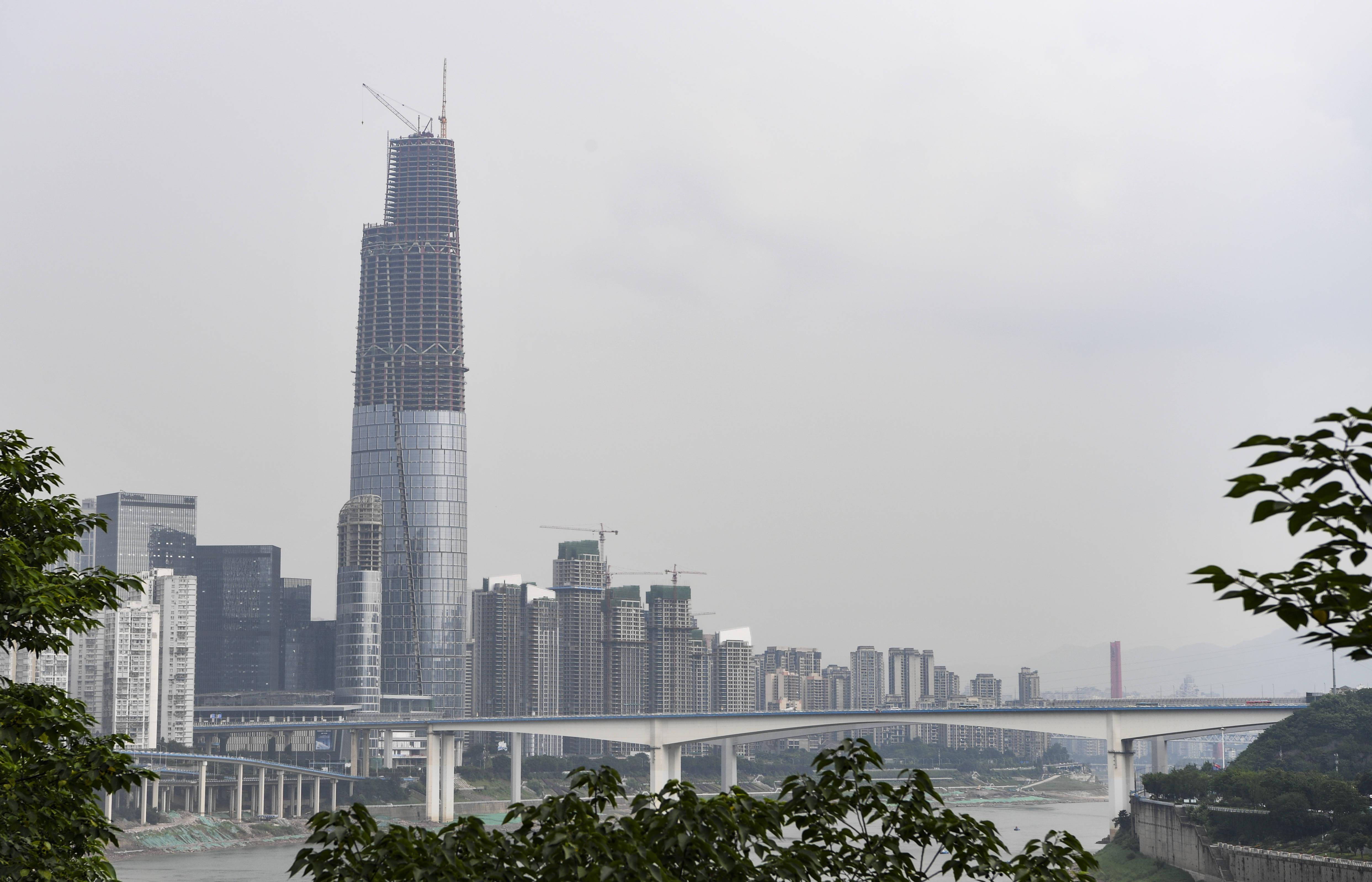 重庆陆海国际中心主塔楼封顶