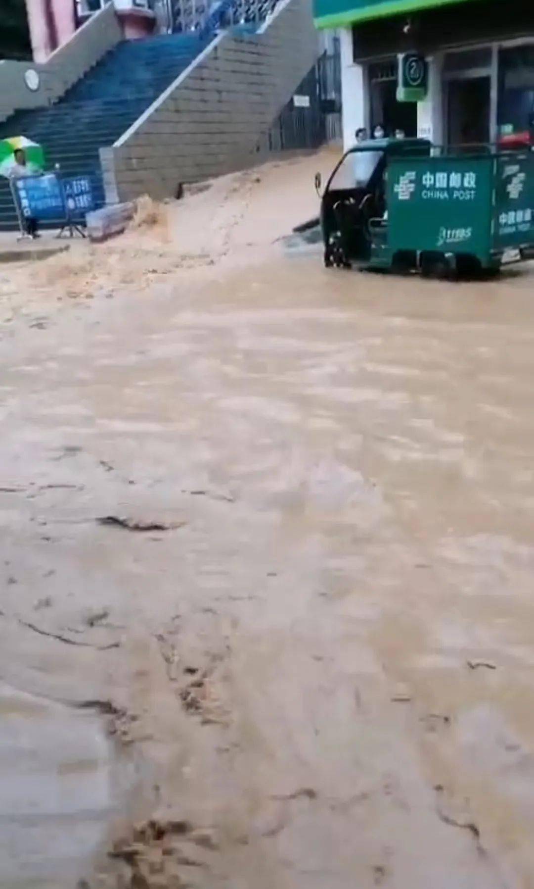 黔东南多地降大到暴雨榕江平永街道被洪水冲击变成河流