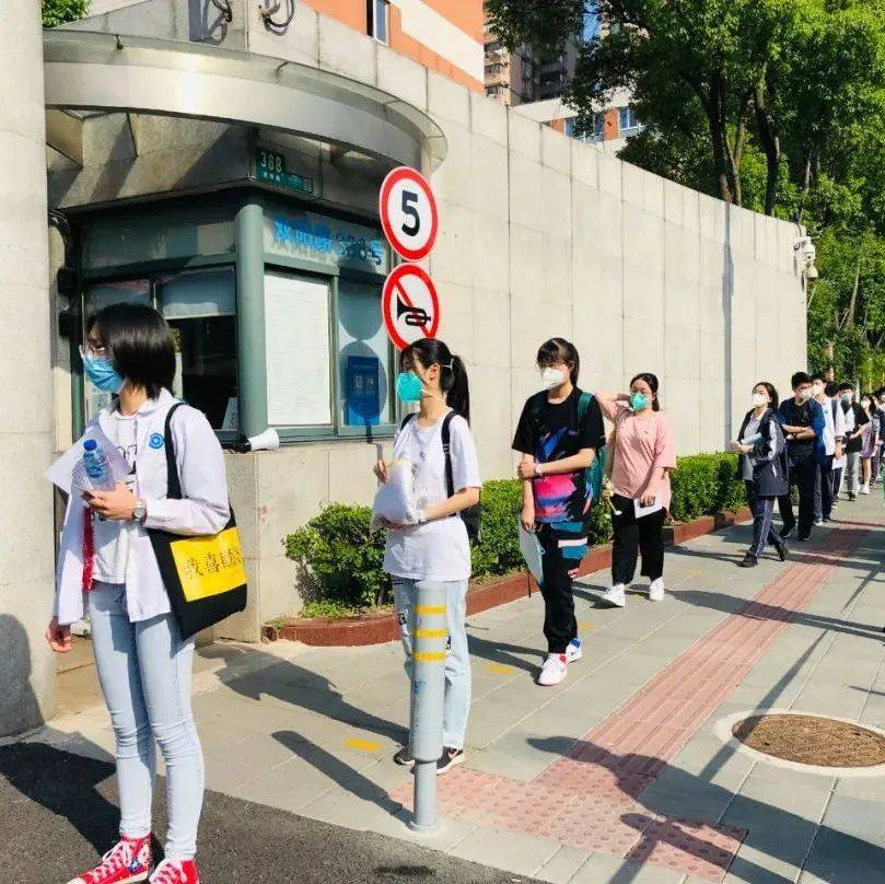 现场直击!2022上海普通高中学业水平等级考试开考_考生_候考区_考点