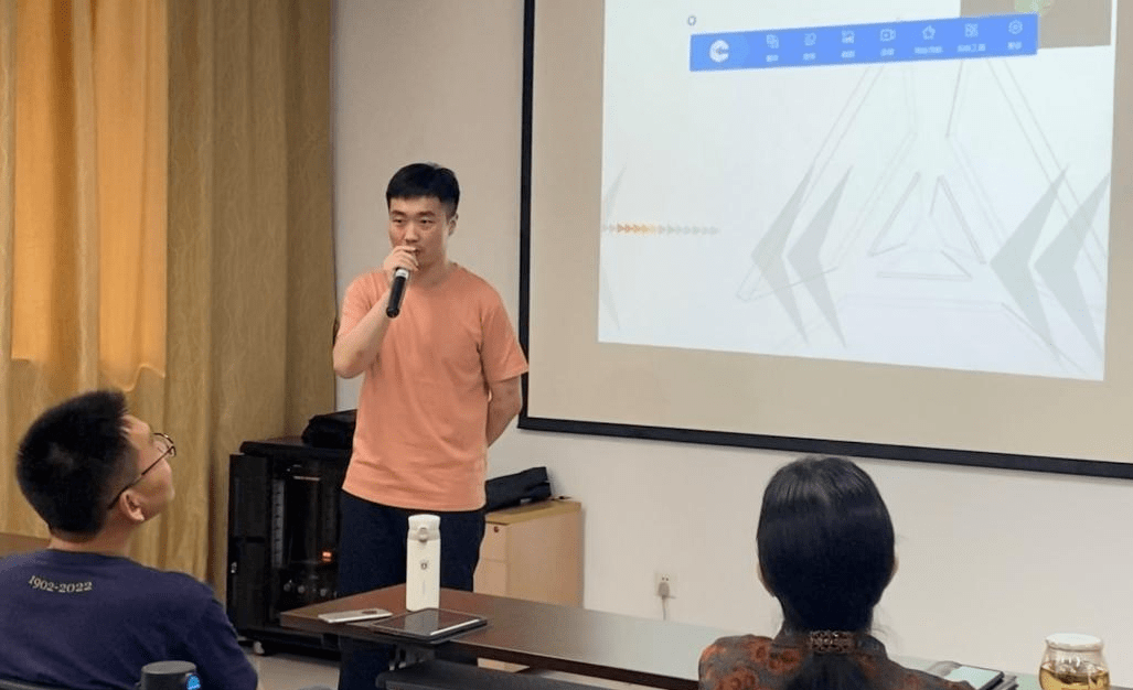 新闻我院校庆学术系列报告第十一场顺利开讲