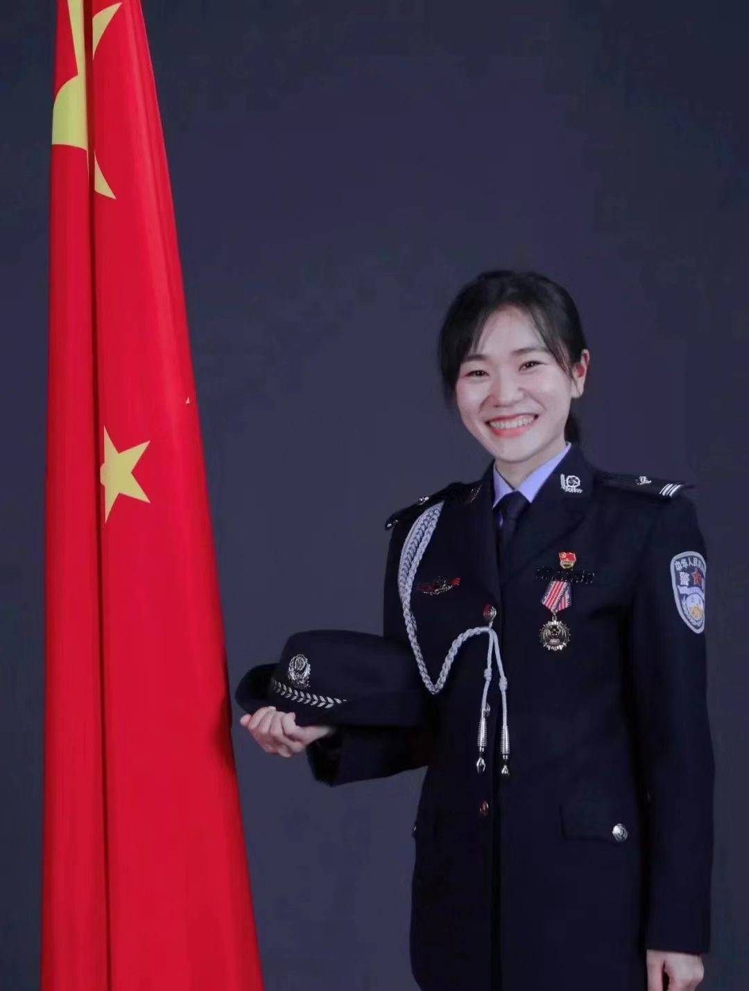 爸,穿上警服我才读懂您