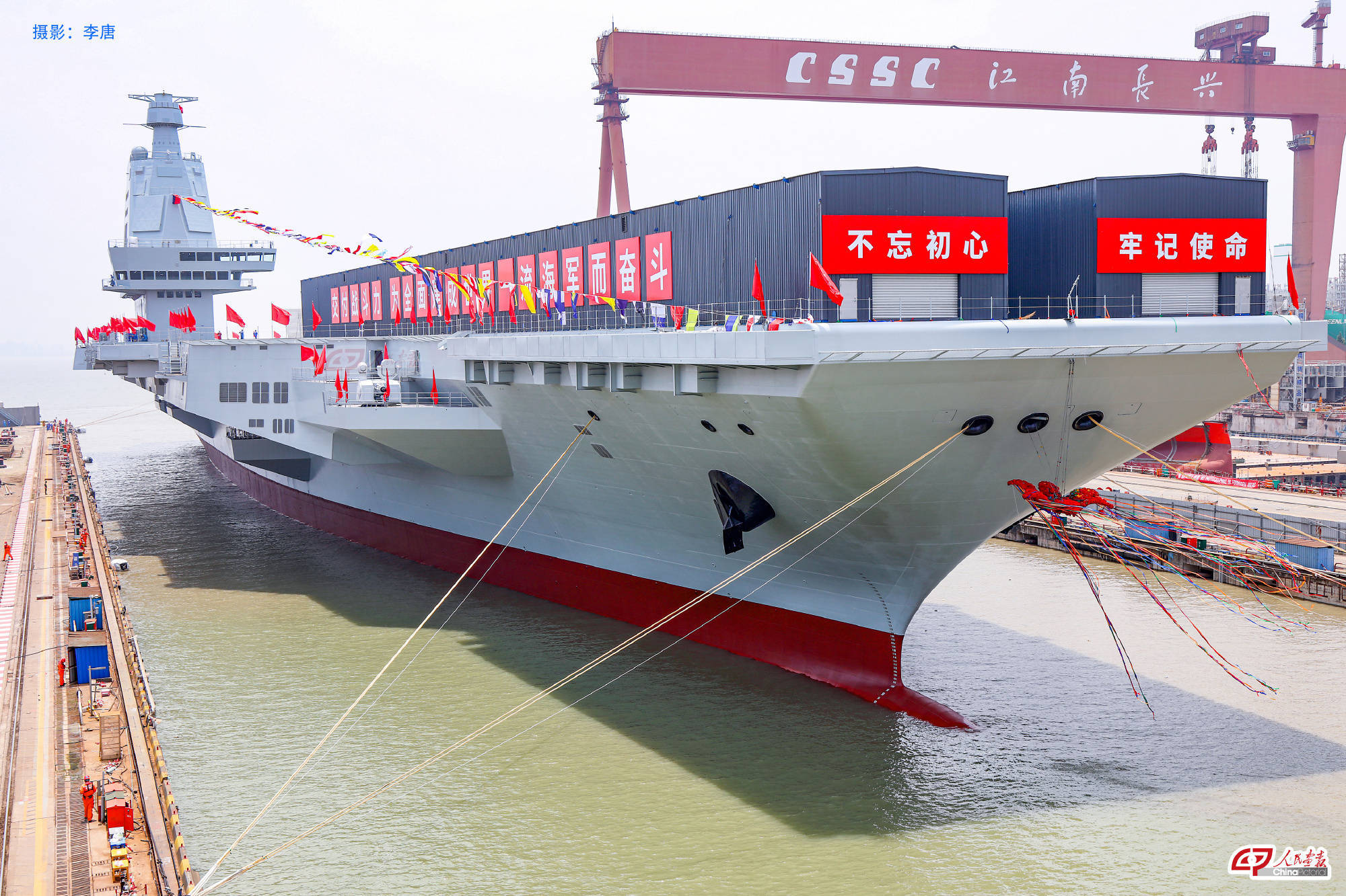 经中央军委批准,我国第三艘航空母舰命名为中国人民解放军海军福建舰