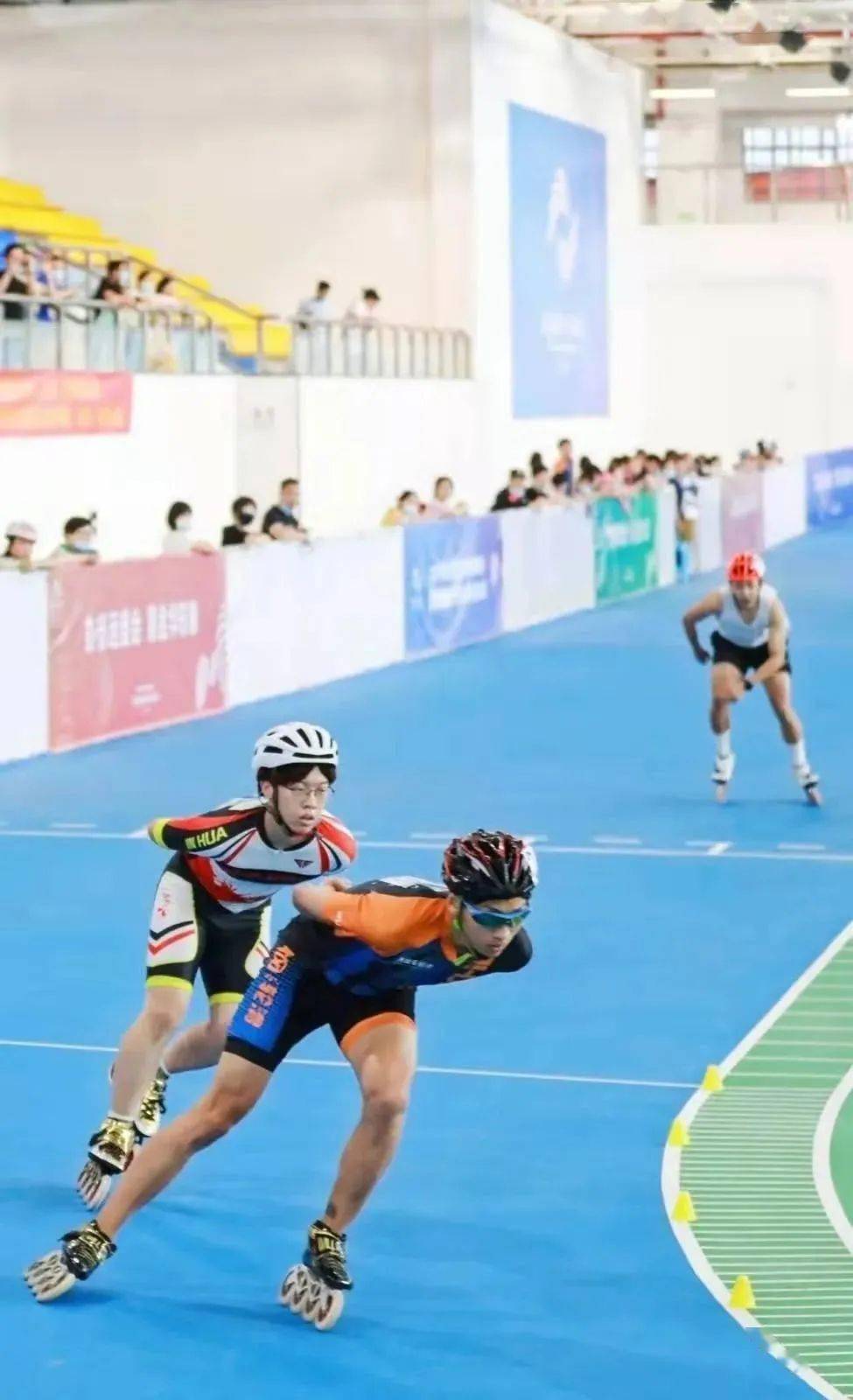 滑出风采滑出水平滑出成绩金华轮滑小将们在市锦标赛赛场上各展风姿