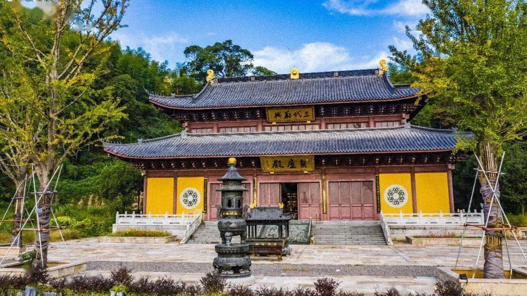 东明寺历史悠久,始建于元末明初,迄今约600年,几经兴衰,至民国年间