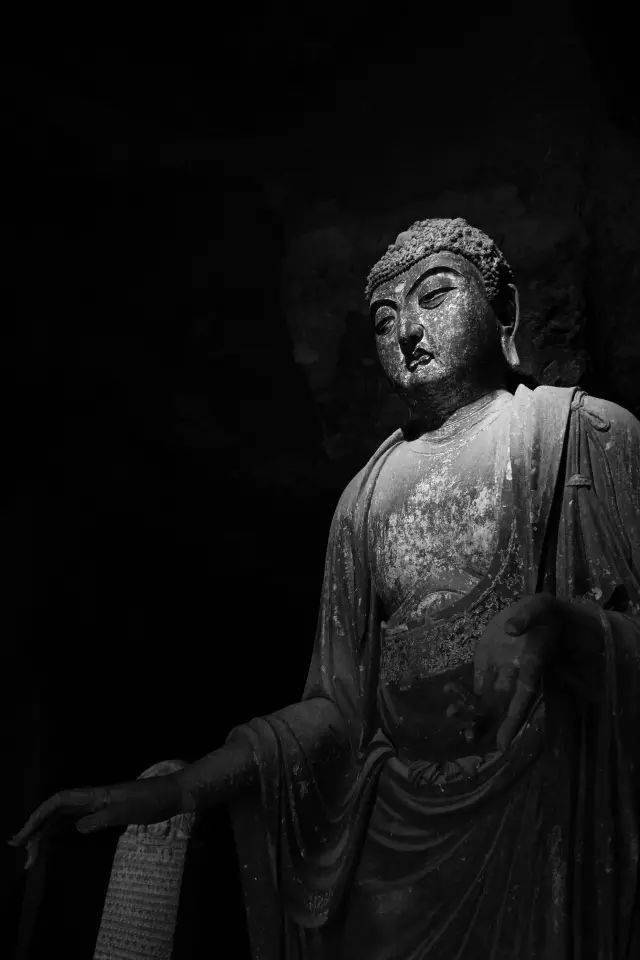麦积山133窟内宋代佛陀父子像是佛教艺术中难得一见的表现佛陀与家人