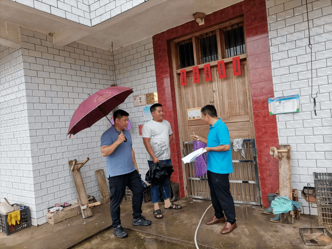 市局督导组郭知明,黄炎峰一行在会昌县督导地质灾害