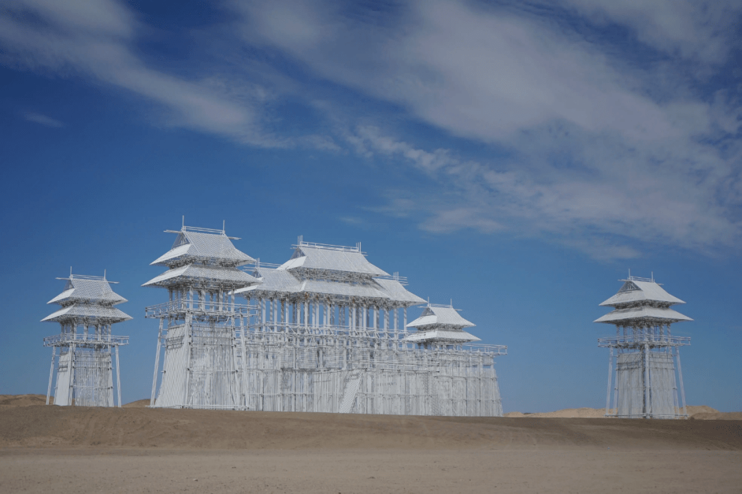 次级宇宙的海市蜃楼,这里拥有着热情似火的七彩丹霞,登上万里长城的最