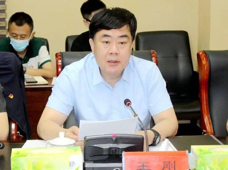 阿荣旗委常委会召开姜立波严重违纪违法案以案促改专题民主生活会