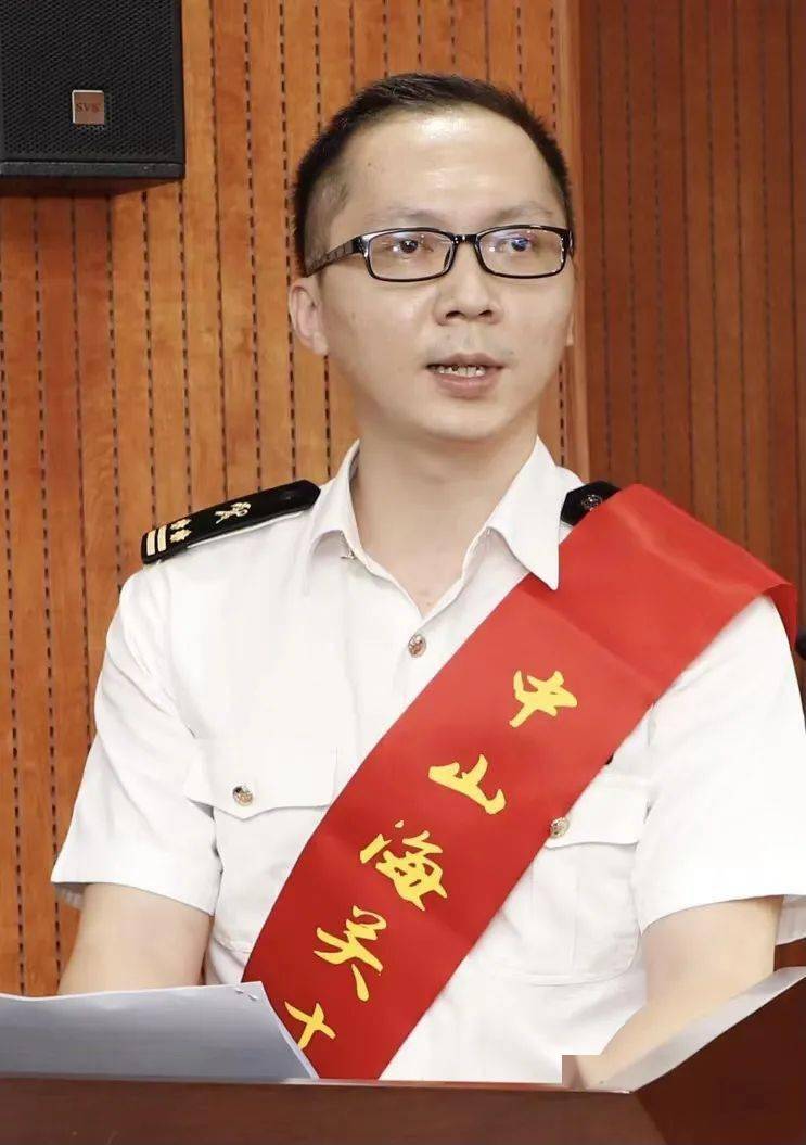 青年代表发言颁奖仪式中山海关党委书记,关长韦江代表关党委向获得