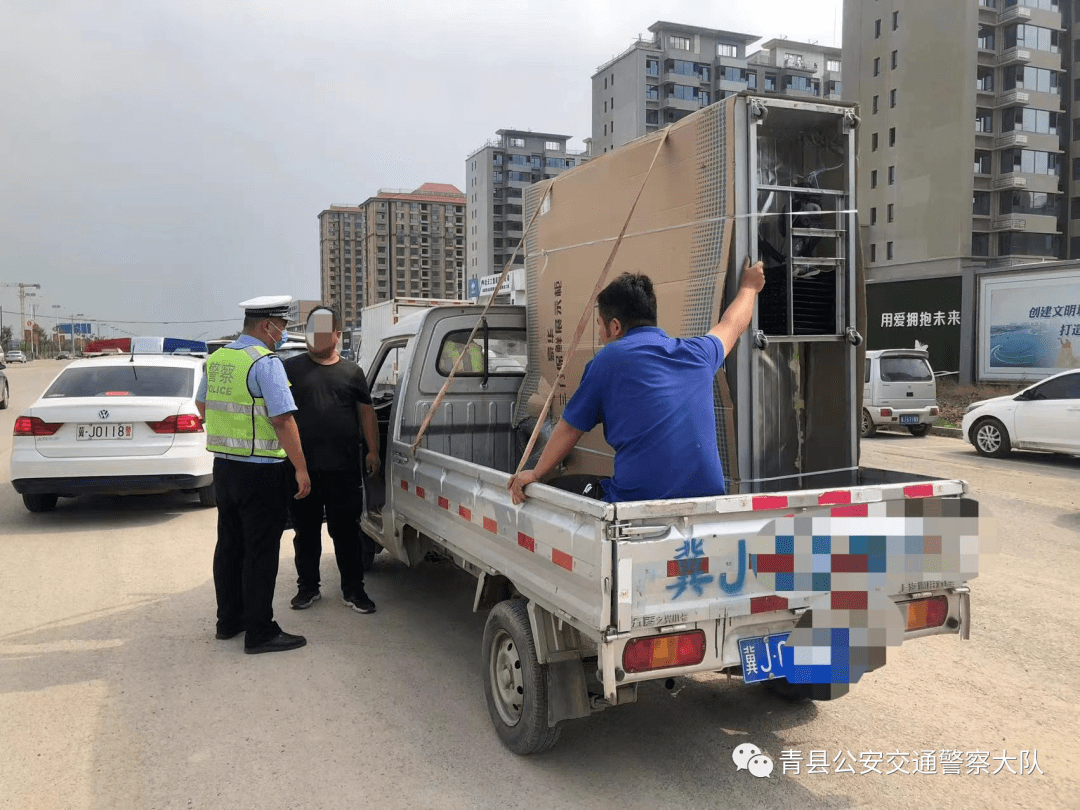 青县交警再查一起货车违法载人