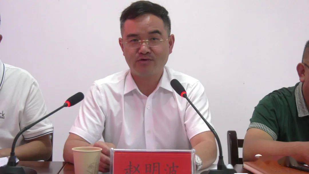 县委副书记,县长 赵明波贵州民族大学副校长任达森,黄其松及办公室