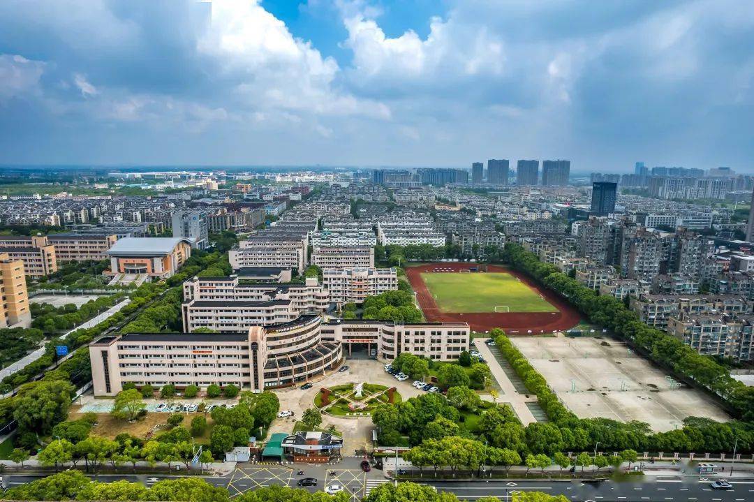 海盐县商贸学校为国家级重点学校,省级现代教育技术实验学校,市级文明