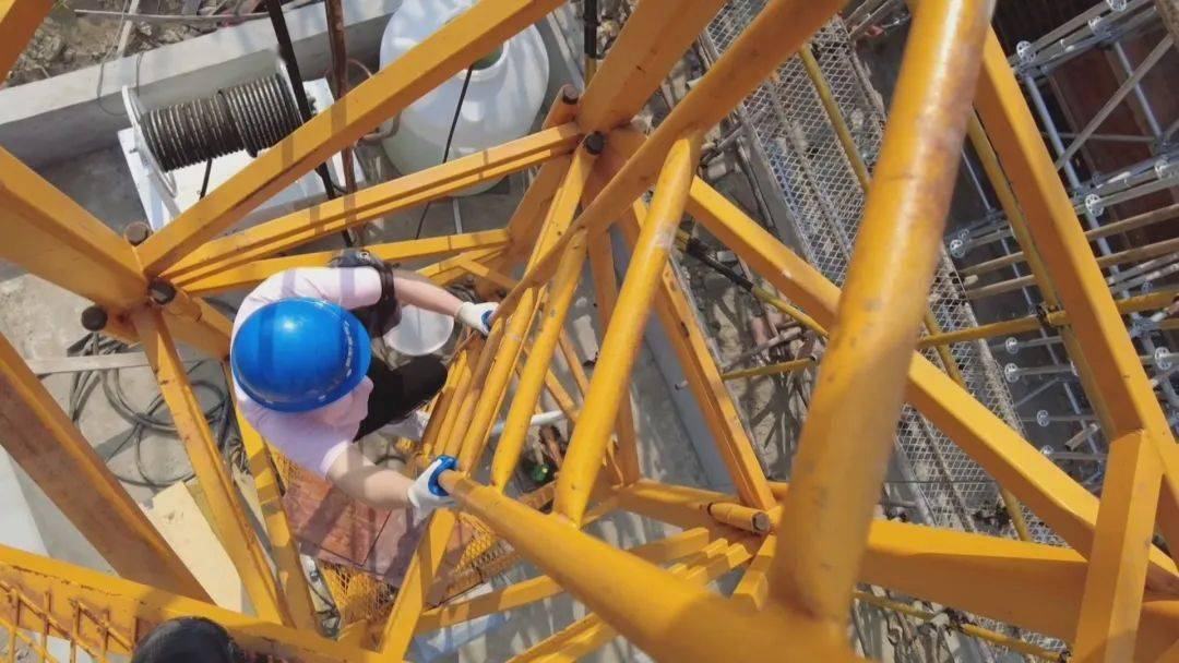 姜堰女司机,50米高空"开车"._丁昌_塔吊_工地