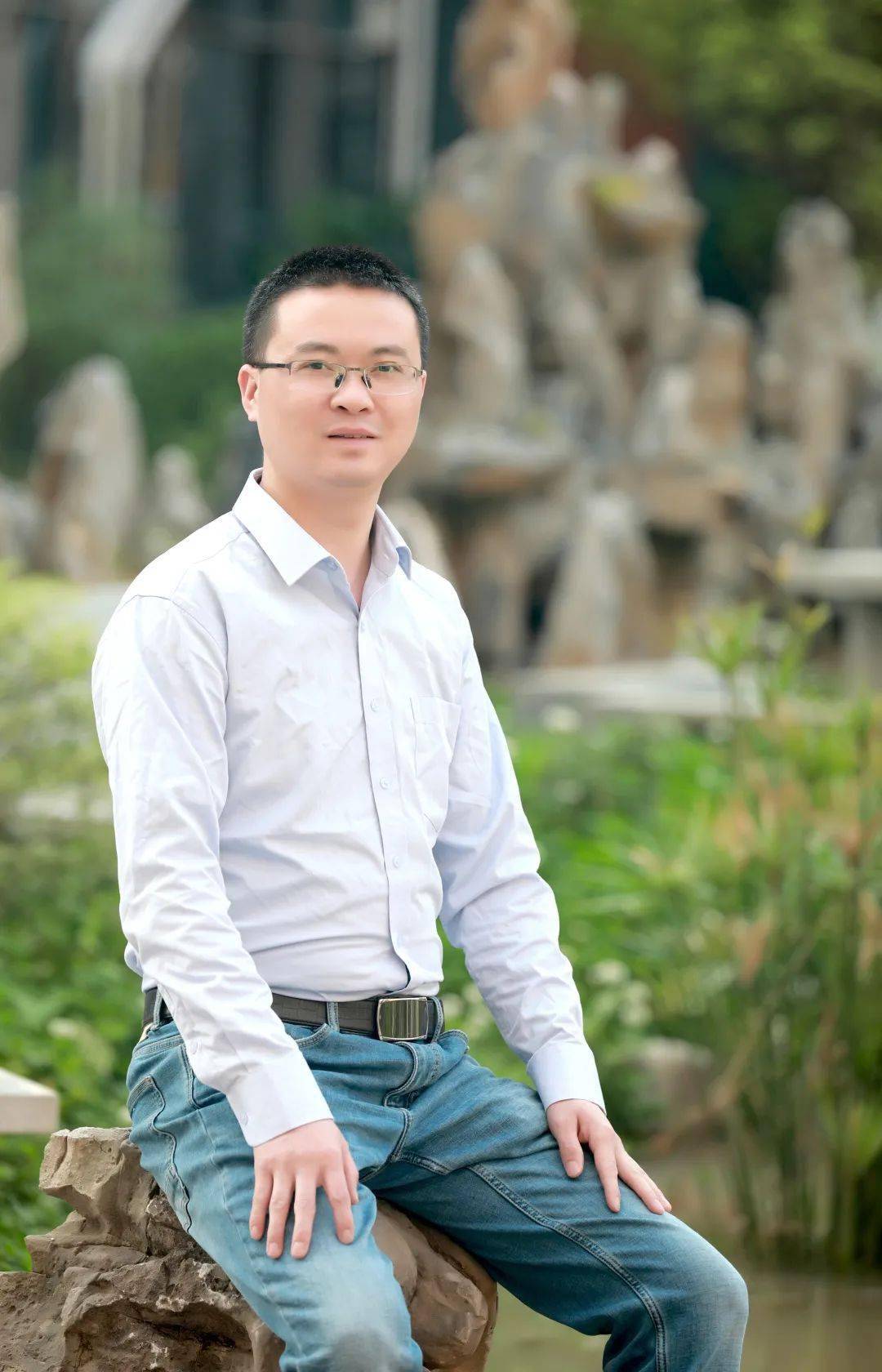 广元市优秀班主任,万达中学十佳教师,教学业绩突出,所教学生杨飞于