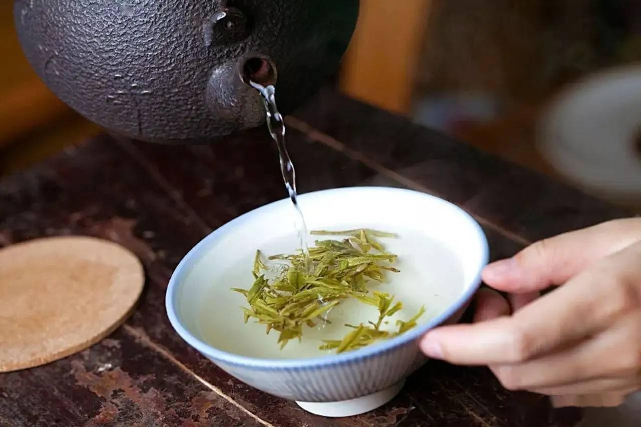 年纪大了要忌茶?建议中老年人:喝茶牢记"3喝4不喝"喝对才养人_茶叶_朋