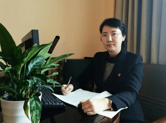 李娟兰州市城关区张掖路街道党工委书记李娟同志作为一名80后基层干部