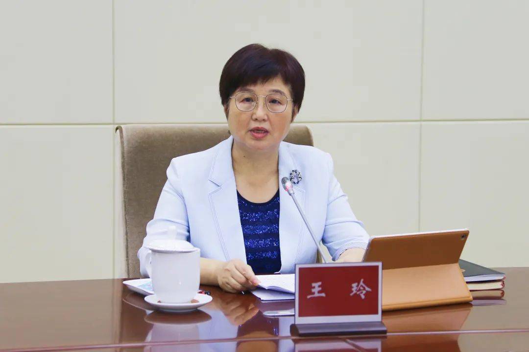 省人大常委会党组书记,常务副主任王玲主持会议.