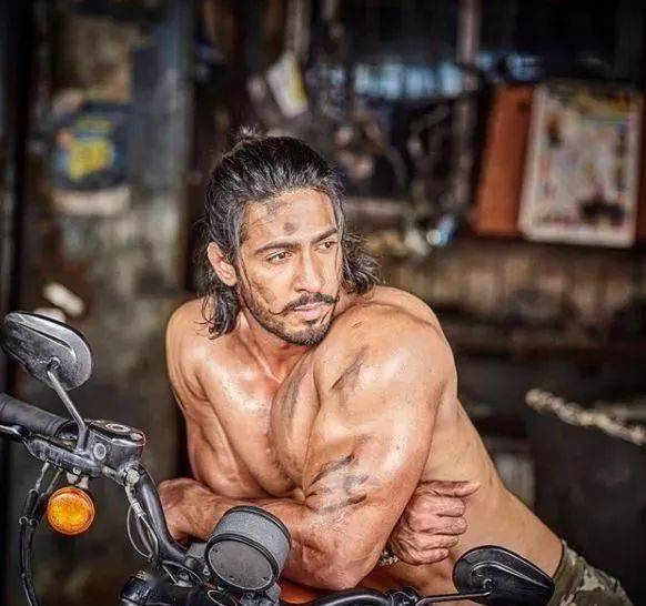 印度惊现肌肉版金城武这身材什么水平