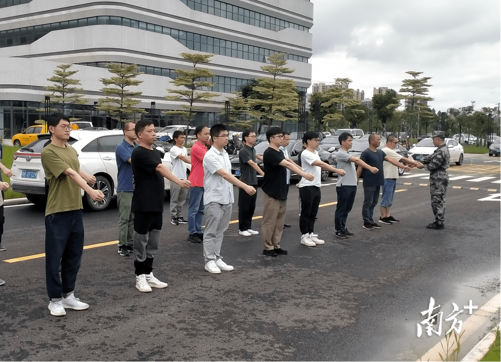 入队训练,清新区推动新入队民兵由“民”向“兵”转变_补助_防汛_人武部