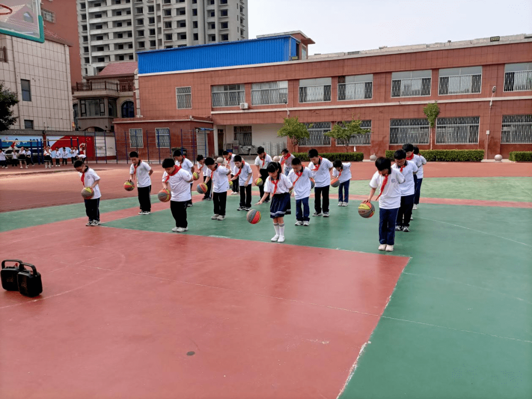 校本课程百花齐放多元社团快乐成长莘县春笋学校小学部艺体社团验收