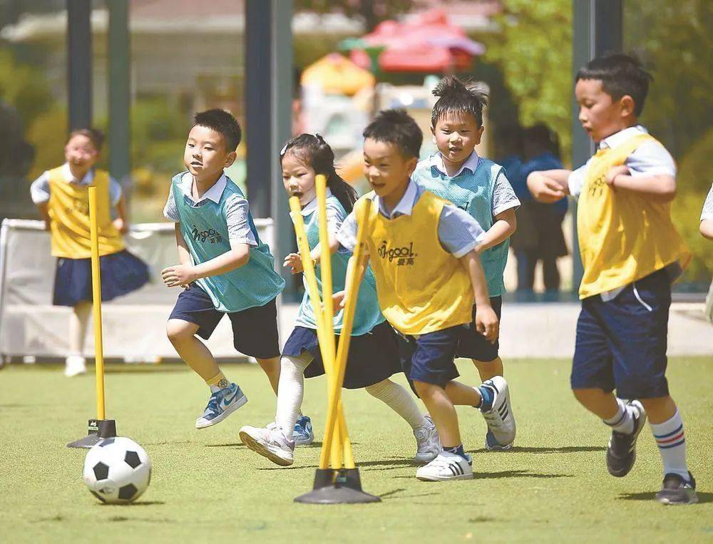 盐城市格林幼儿园十年办学路从童话走来向幸福奔去