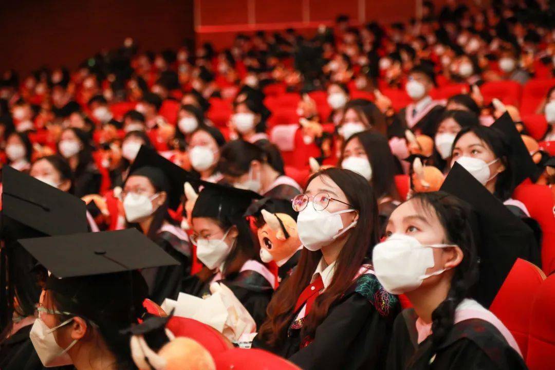 一朝法大人一生法大情中国政法大学2022届毕业生毕业快乐