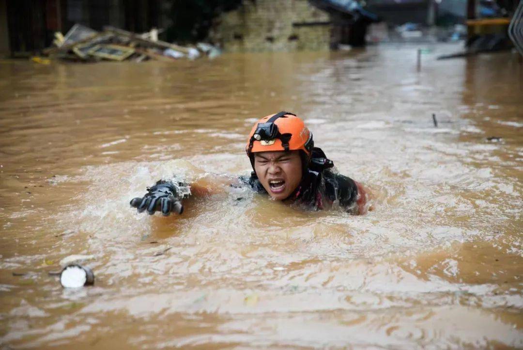 闻汛而动平安归建丨东莞消防增援韶关防汛抗洪抢险救援队平安归建