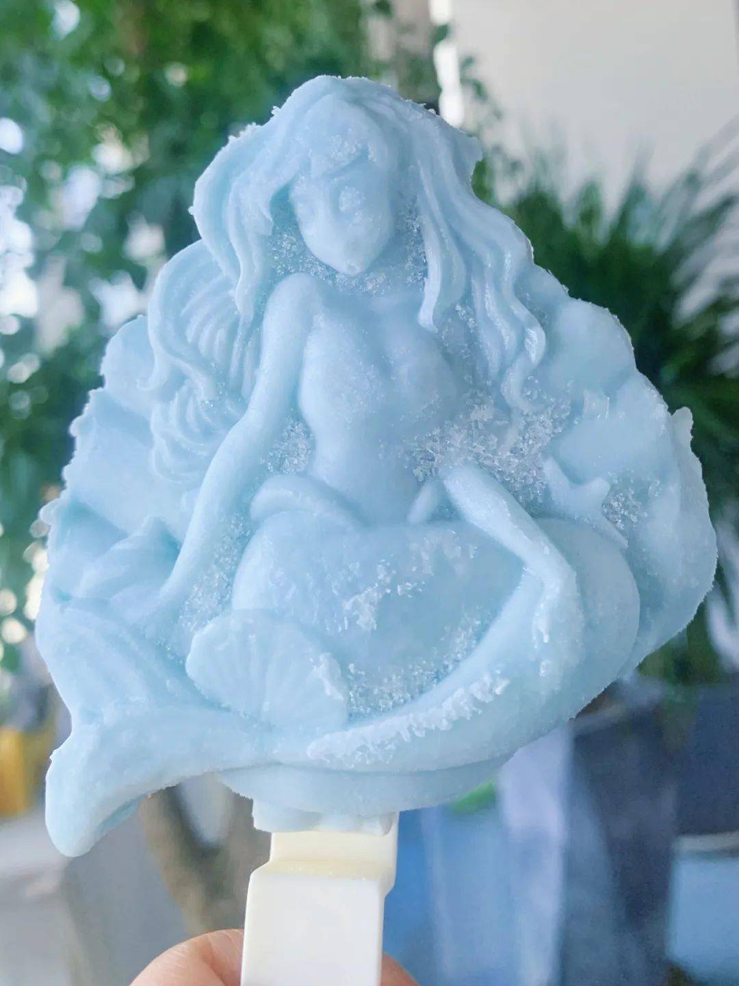 童话里的人鱼公主来到了冰柜里,淡淡的蓝色冰雕清新养眼,醇厚的奶味里