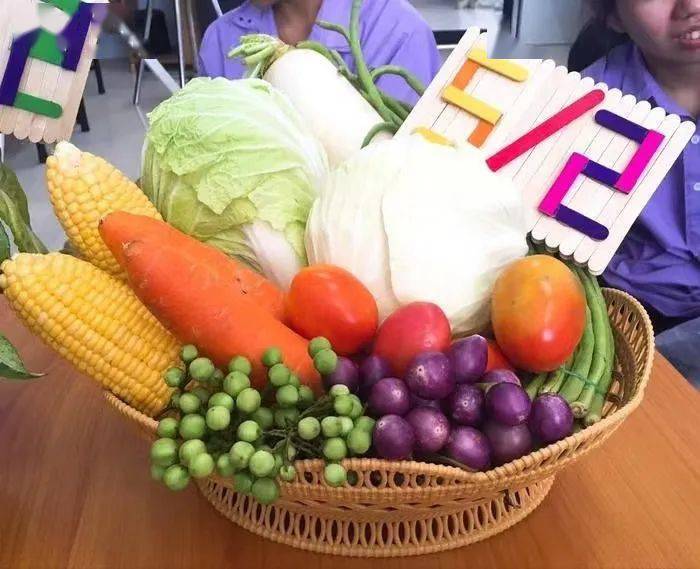 拜师节花盘大赏彩票火锅彩虹旗还有什么是泰国学生想不到的